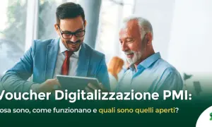 Due uomini discutono di voucher per la digitalizzazione PMI, esplorando opportunità e benefici per le piccole e medie imprese.