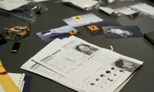 Indagini in corso: profili criminali, foto segnaletiche e prove. Il significato di cronaca nera si svela tra carte e indizi.
