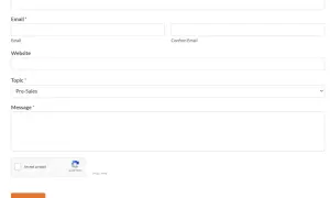 Modulo di contatto WordPress con campi per nome, email, sito web, argomento (Pre-Vendite) e messaggio. Include reCAPTCHA e pulsante di invio.
