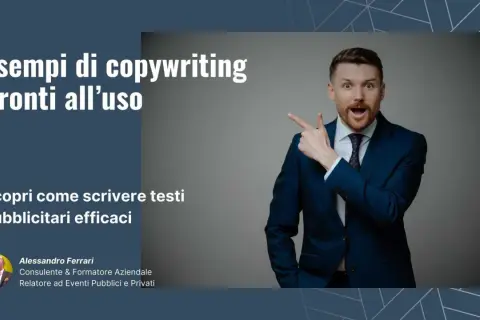 Uomo in abito blu indica con entusiasmo "Esempi di copywriting pronti all'uso" e "Scopri come scrivere testi pubblicitari efficaci".