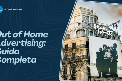 Pubblicità esterna: guida completa. Un cartellone pubblicitario di "ami alexandre mattiussi" domina la facciata di un edificio storico, un esempio di digital advertising.