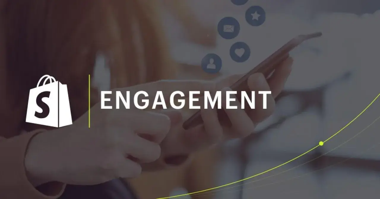 Logo Shopify e parola "ENGAGEMENT" su sfondo sfocato con icone social. Strategie di engagement marketing per far crescere il tuo business.