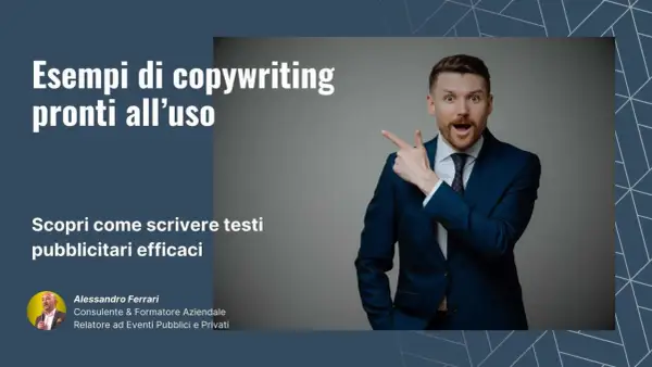 Uomo in abito blu indica con entusiasmo "Esempi di copywriting pronti all'uso" e "Scopri come scrivere testi pubblicitari efficaci".