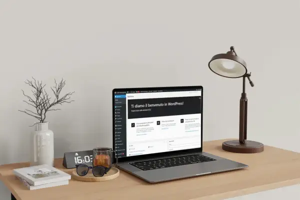 Un laptop aperto mostra la bacheca di WordPress, un ambiente ideale per chiunque voglia capire cosa significa dominio.it e come gestire il proprio sito web.