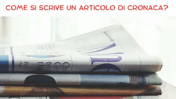 Un **testo di cronaca svolto** è pronto per essere letto. La pila di giornali suggerisce notizie fresche e approfondimenti.
